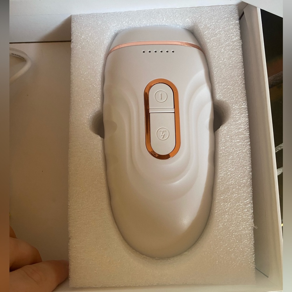 IPL Hair Removal Device! Still in original packaging ⭐️⭐️⭐️